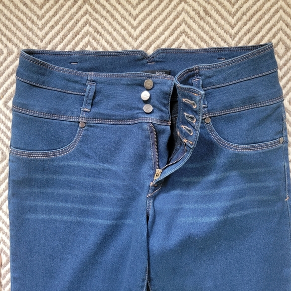 1822 Denim skinny 3 button jean, 2 pairs available - Picture 3 of 6
